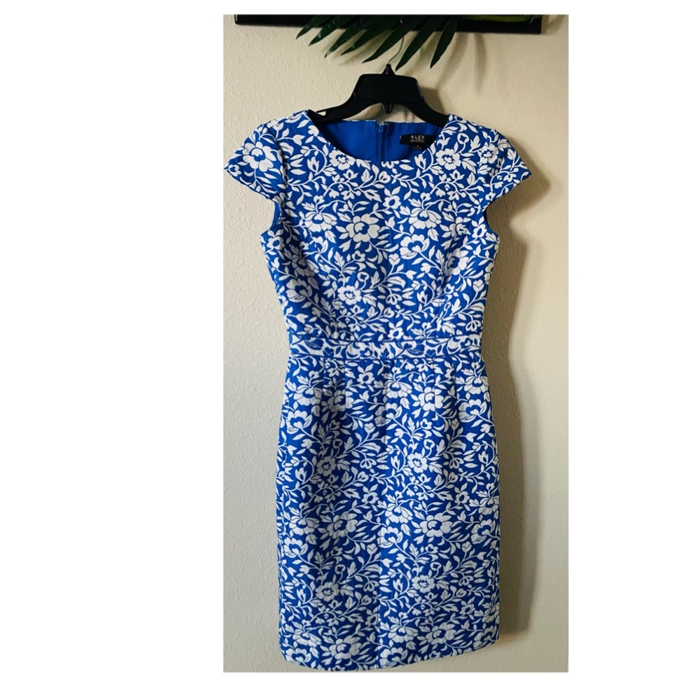 Blue and white Floral dress 💙